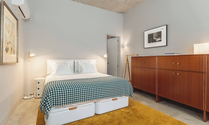 Lordelo do Ouro e Massarelos Maison | Guest Suite in Porto. The best of a hotel in a private home!