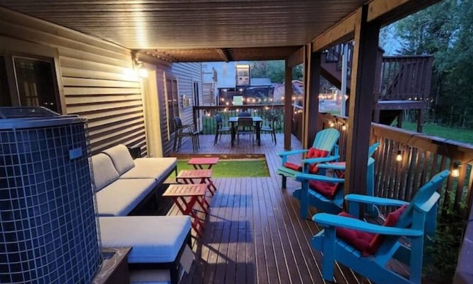 Fredericton Maison | Private Guest Suite—Pool Table, Full Kitchen, Deck