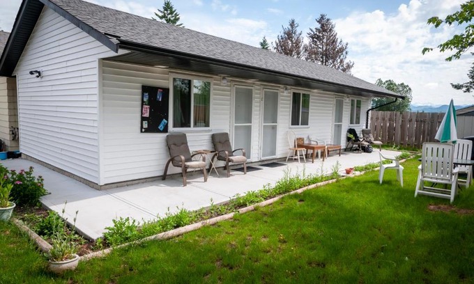 Abbotsford Maison | Guest Suite Private Retreat for 2 Guests With AC - 4 Units Available