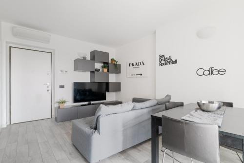 Gallaratese Appartement | GuestHost - Bonola M1 Balcony Apartment