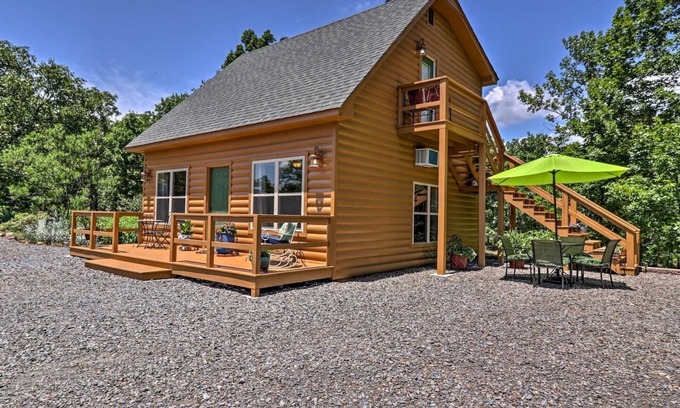Ferndale Cottage | Belle escapade dans les bois au sommet d'une crête avec un charme chaleureux du sud.