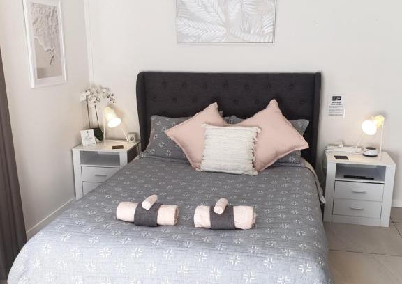Caloundra Maison | GUESTHOUSE on REGENT Bed & Breakfast