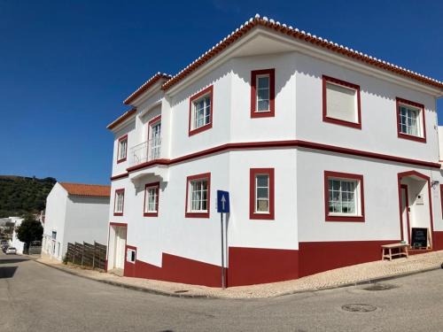 Igreja Nova Maison | Guesthouse Releash Aljezur