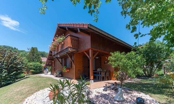 Saint-Martin-Bellevue Maison | Guesthouse 'Serenity' with Mountain View, Shared Terrace and Wi-Fi
