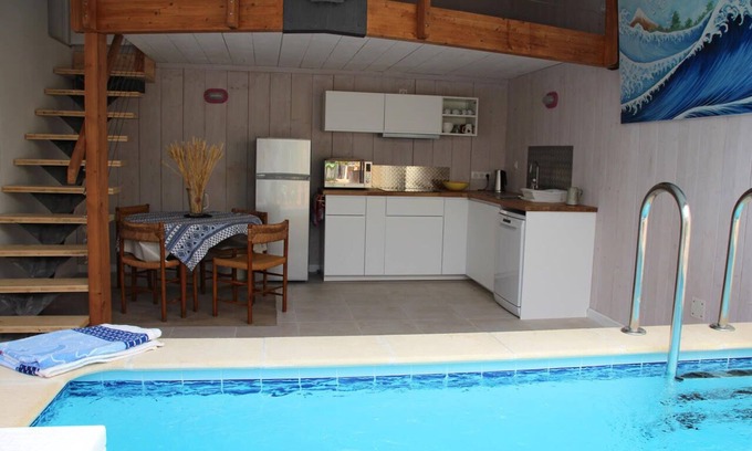 Nyons Appartement | Casa de huéspedes con piscina cubierta privada y terraza
