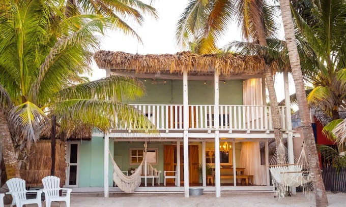 El Cuyo Maison | Guesthouse & Yoga Studio beachfront home: El Cuyo