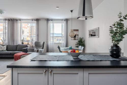 Pitea Appartement | Guestly Homes - 3BR City Charm