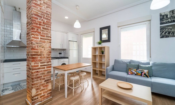 Puerta del Angel Appartement | GuestReady - Another brick in the wall