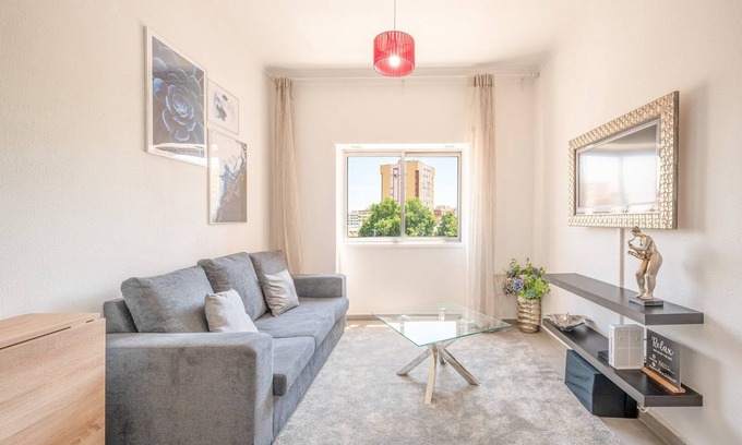 Seixal Appartement | GuestReady - Art-Noveau Minimalism in Amora