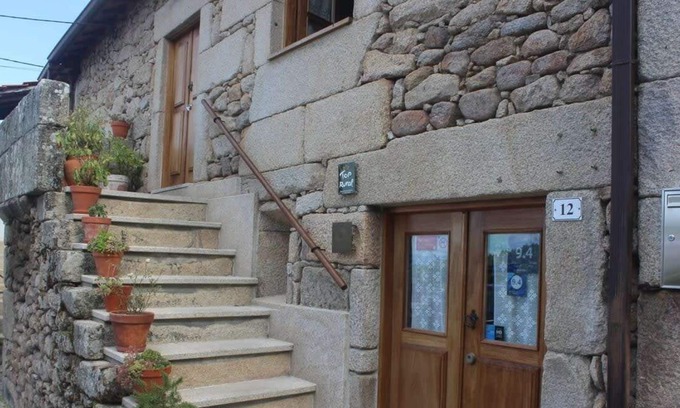 Aricera Appartement | GuestReady - Outros Tempos - Quarto da Geografia