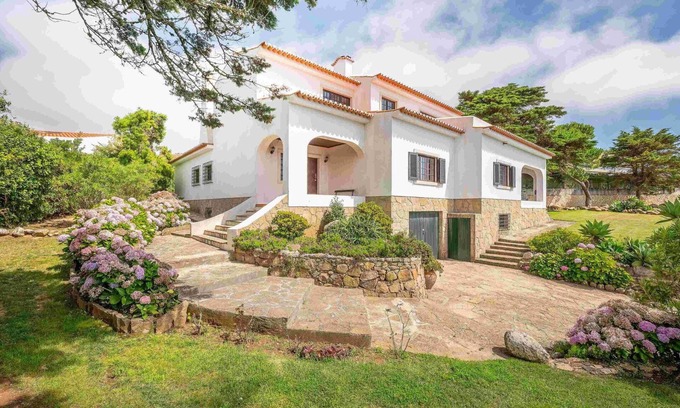 Azoia Appartement | GuestReady - Scenic Getaway in Colares