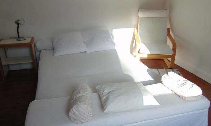 Petit-Couronne Maison | guestroom