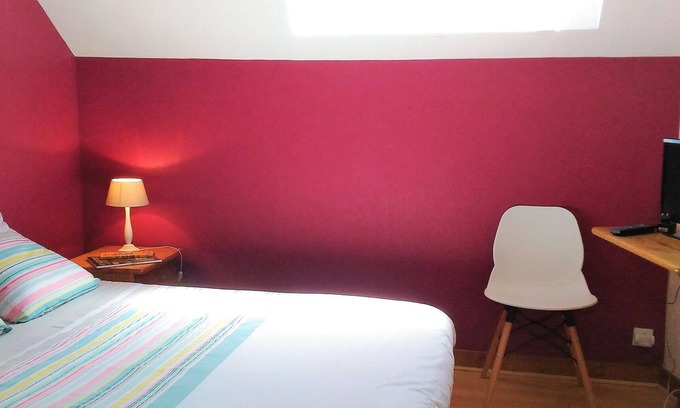 Gidy Lit Et Petit-Déjeuner | Guestroom with breakfast included in Gidy