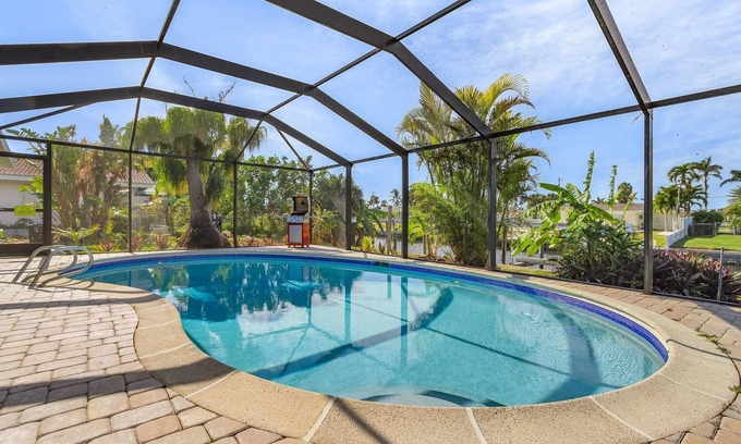 Eight Lakes Maison | Gulf Access, Heated Pool, Dock, Lanai – Sunset Coast Bungalow - Roelens