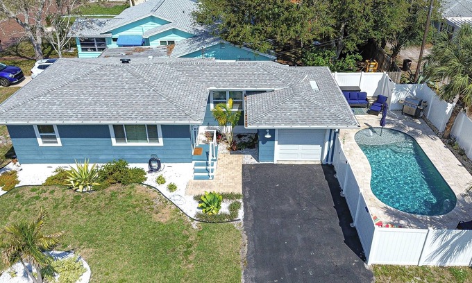 Gulfport Maison | Gulfport - 2BR Pool Retreat