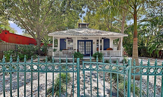 Gulfport Maison | Gulfport Historic Waterfront Art District - Walk to Dining & Beach