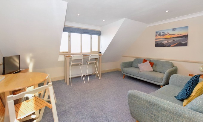 Sheringham Appartement | Gull View - a second floor apartment that sleeps 4 guests in 2 bedrooms
