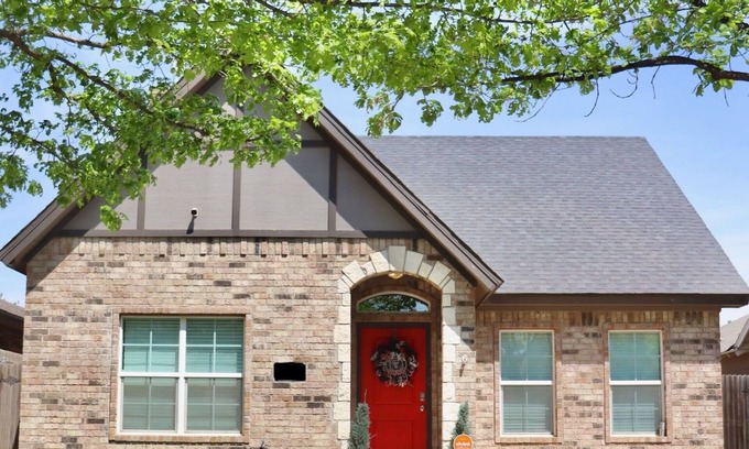 North Overton Maison | Spacious 3/3 with optional studio in North Overton