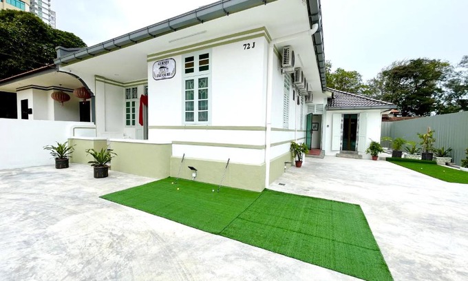 Downtown George Town Maison | Gurney Treasure - The Vintage Villa by Little Cabin