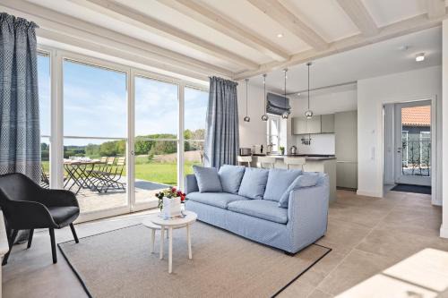 Kletkamp Appartement | GUT KLETKAMP "Mühlenhof 5" - Ruhige Ferienwohnung mit 3 Schlafzimmern I Terrasse mit See- & Naturblick I Gemeinschaftsgarten I 15 Min zur Ostsee I Küche I Parkplatz I Waschmaschine I WLAN