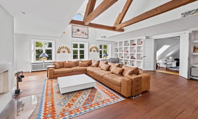 Kletkamp Appartement | GUT KLETKAMP "Penthouse im Schloss" - Premium-Ferienwohnung mit 5 Schlafzimmern auf 400qm I Kamin I 2 Wohnzimmer I Garten & Terrasse I Wald- und Seeblick I Profi-Küche I 15 Min zur Ostsee I Parkplätze I WLAN