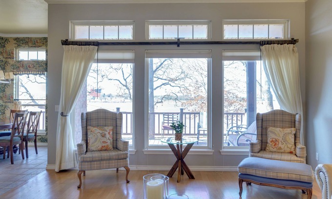 Guthrie Maison | Guthrie Lake House w/Dock + Waterfront Views!