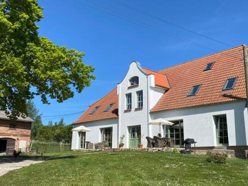 Kenz-Kustrow Maison | Gutshaus Kranichflug