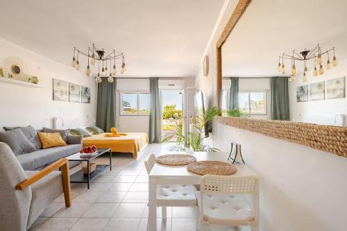 Nahariya Appartement | GW014 Gugel Waves Patio and Pool Seaview Apartments