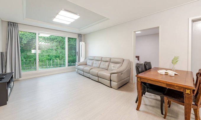 Gyeongju Maison | Gyeongju Sunflower Private Cottage