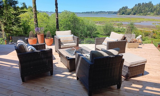 North Bend Appartement | Gypsy by the Bay with Fireplace
