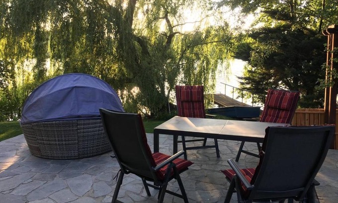 Bestensee Appartement | Häuschen direkt am See mit privater Sauna und Boot