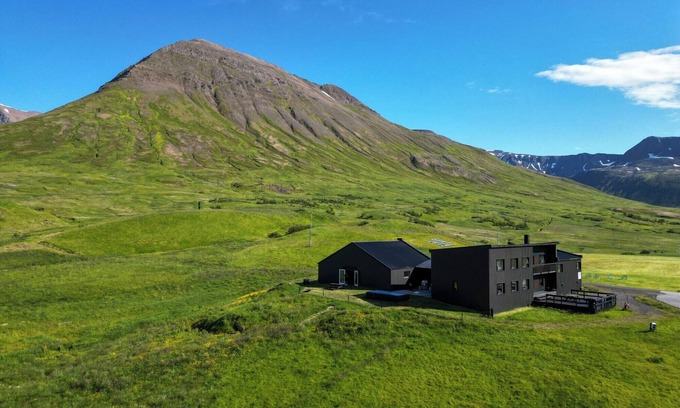 Siglufjorður Cabine | Hóll Adventure House - Perfect for groups!
