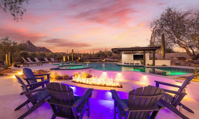 The Peak Maison | HÓZHÓ Pinnacle Peak | Golf Sim | Pool | Views