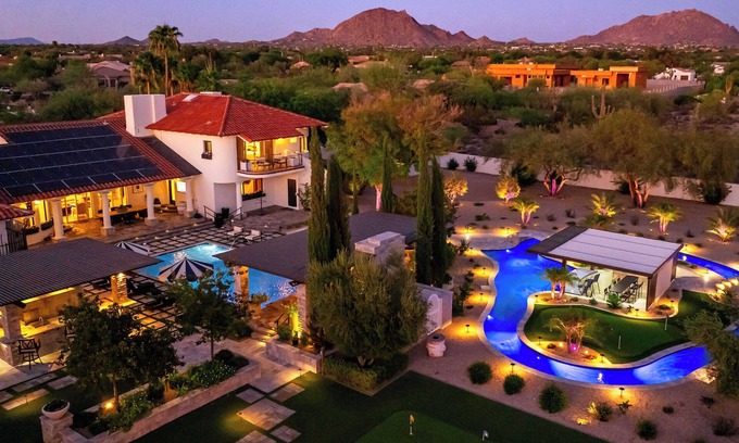 North Scottsdale Maison | HÓZHÓ Ranch | Lazy River | Golf Sim | Bowling