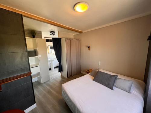 Theix-Noyalo Hôtel | Hôtel des îles