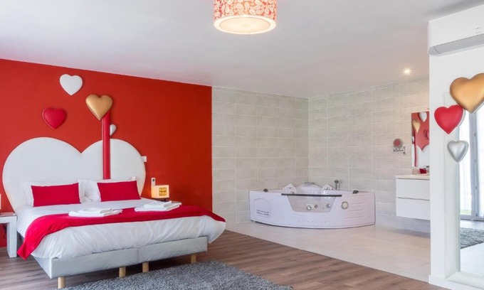 Ternand Maison | Hôtel Domaine des Pierres Dorées