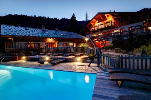 Hauteluce Hôtel | Hôtel La Ferme du Chozal, Chalet de tradition