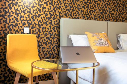 Laval Hôtel | Hôtel Le Petit Périer