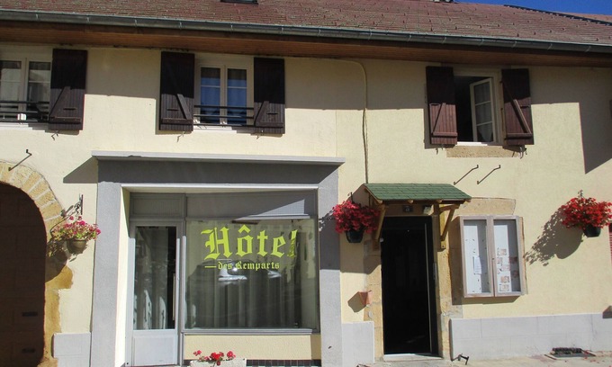 Nozeroy Hôtel | Hôtel Les Remparts