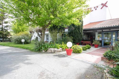 Rochefort Hôtel | Hôtel-Restaurant La Belle Poule - Contact Hotel