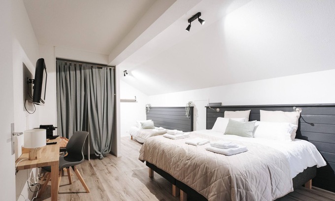 Crozet Hôtel | Hôtel-Restaurant Les Loges du Léman