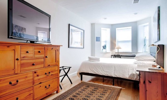 Stanton Park Maison | H St. Suite 2-BR / DC Streetcar / Union Station