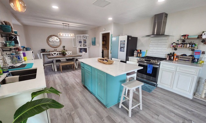Texas City Maison | H20 Paradise.Waterfront and close to Galveston beach!