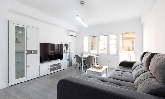 Perchel Norte Appartement | H2M Marmoles 3 bedroom & 2 bathroom with balcony