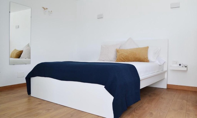 La Santa Appartement | Habitación con baño y entrada independiente
