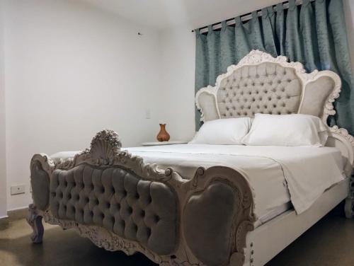 La Ceja Lit Et Petit-Déjeuner | Habitación con cama queen y baño privado cerca del parque