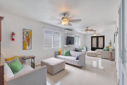 Pugnado Afuera Maison | Hacienda M&B Perfect for Groups, with Pool and Spacious Patio