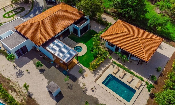 Tamarindo Maison | Hacienda Pinilla 10 Guests 5 Beds
