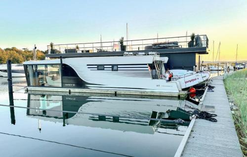 Sagard Location De Bateaux | Hafensuite De Luxe