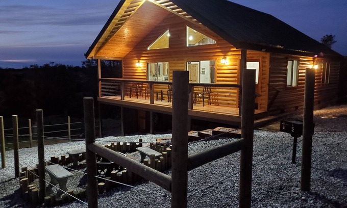 Raymond Cabine | Hafkey Cabin Escape 2 near Yosemite National Park in the Sierra Foothills